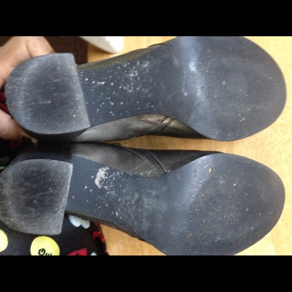 Tahari Pewter Ankle Boots Booties Shoes Sz 6.5 GUC - Picture 5 of 7